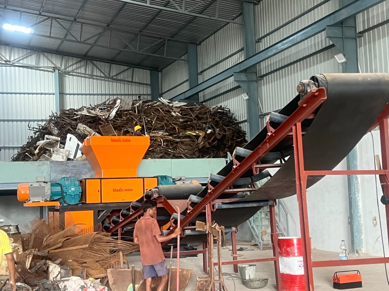 Another successful industrial shredding installation by MAXIN INDIA Machinery Manufacturers Pvt. Ltd.!